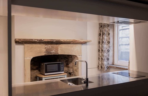 Hobart Central Business District Apartment | The Cellar Summary: T