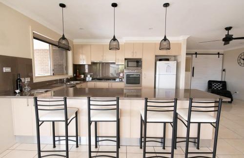 Calare House | The Centennial - Entertains 8, Close to Wineries