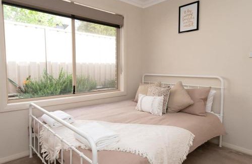 Calare House | The Centennial - Entertains 8, Close to Wineries