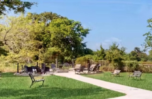 Somerville House | The Center: Marvelous 5-bedroom house for wellness and peace.