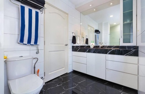 Downtown Singapore Apartment | The Center of Singapore; China Town