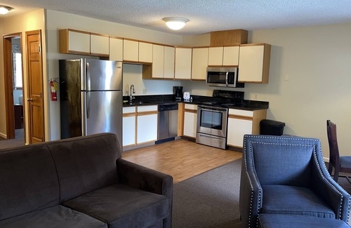 Pittsfield House | The Central Downtown Inn & Suites