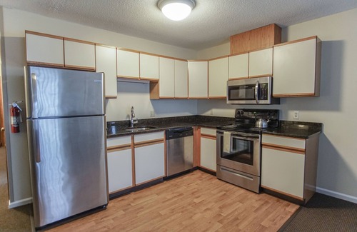 Pittsfield House | The Central Downtown Inn & Suites