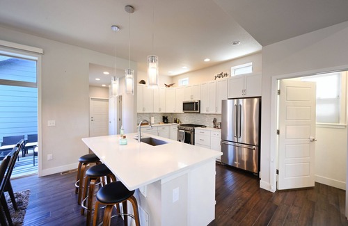 Northfield House | The Central Park Retreat – Luxury 3BR/2.5BA Single-Family Home