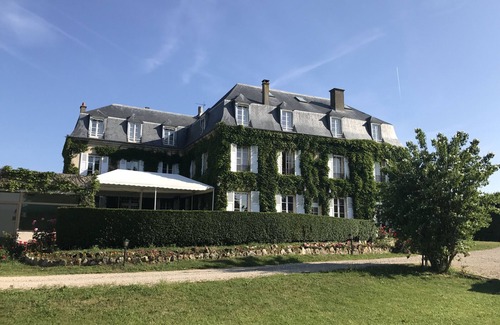 Sancy Bed & Breakfast | The château de sancy residence