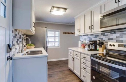 Thompson's Station Cottage | The Chalet-1.5bath, sleeps 4, Franklin/LeipersFork
