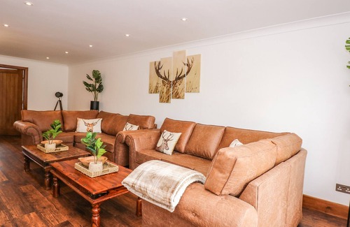 Outwell Cottage | THE CHALET, family friendly, with hot tub in Outwell