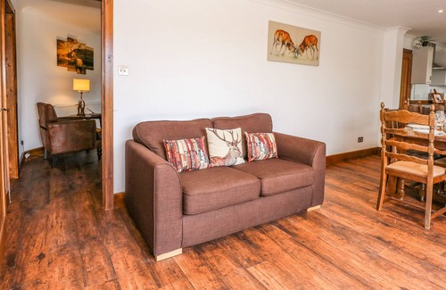 Outwell Cottage | THE CHALET, family friendly, with hot tub in Outwell