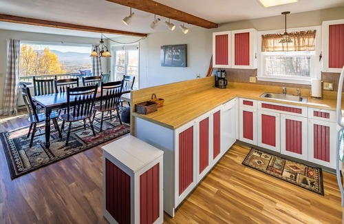 Franklin County House | The Chalet on the Ridge-19 min to Sugarloaf and ITS access!
