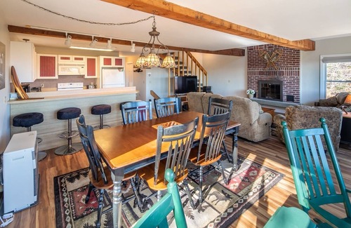 Franklin County House | The Chalet on the Ridge-19 min to Sugarloaf and ITS access!