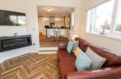 Benllech Cottage | THE CHALET, romantic, country holiday cottage in Benllech