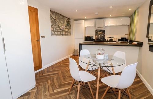 Benllech Cottage | THE CHALET, romantic, country holiday cottage in Benllech