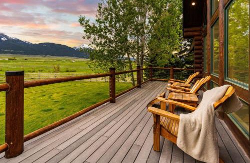 Livingston House | The Chalet