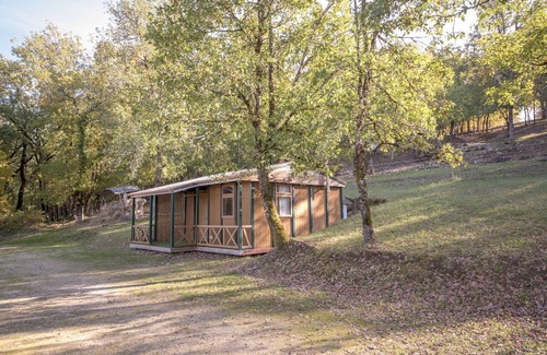 Saint-Chamarand Ski Chalet | the chalets are on a hill N1