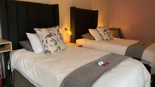 Centurion House | The Chameleon Stay @107