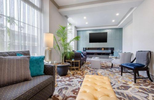 Orillia Hotel | The Champlain Waterfront Hotel, an Ascend Collection Hotel