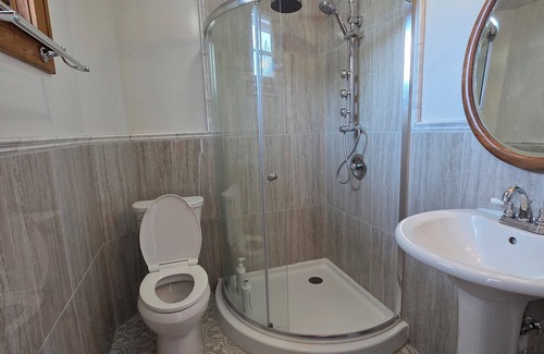 Manistee Bed & Breakfast | The Chandelier Bed & Breakfast "Deco Room"nSleeps four people!
