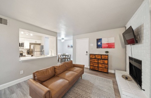 Grand Prairie Apartment | The Chandler 412 I Spacious 1 Bed 1 Bath