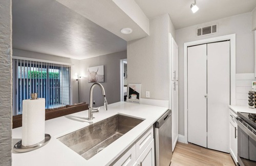 Grand Prairie Apartment | The Chandler 412 I Spacious 1 Bed 1 Bath