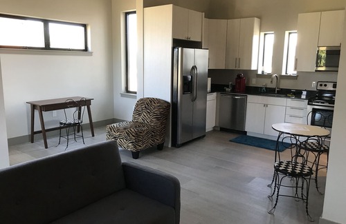 Edmond House | The Chapman House - An Urban Retreat