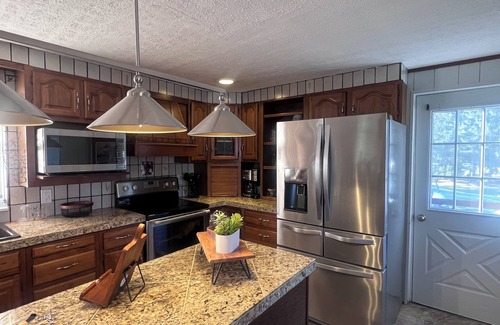 South Lima House | The Charleston House- Steps from 2 Golf Courses Perfect Fingerlakes Getaway