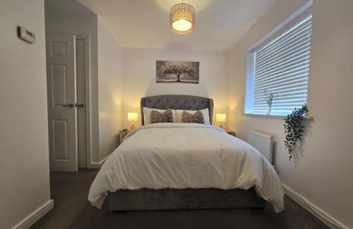 Little Hay House | The Charm