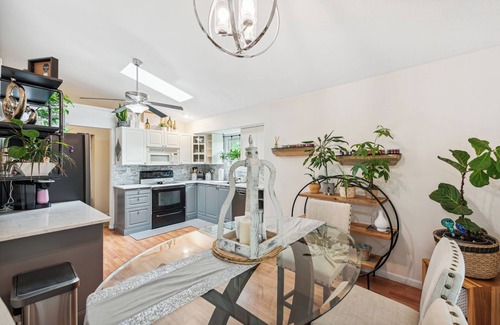 Roselawn Finance Condo | The charm of Cincinnati in a spacious 3-bedroom condo, WiFi, A/C, and more.