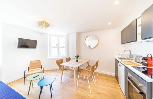 Sainte-Foy-les-Lyon Apartment | The charming Marcellin 6 people Sainte-Foy-lès-Lyon