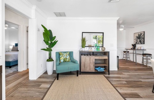 Parker Ridge House | The Charming Breezeway Villa with Hot Tub! 10 Min to The Beach!