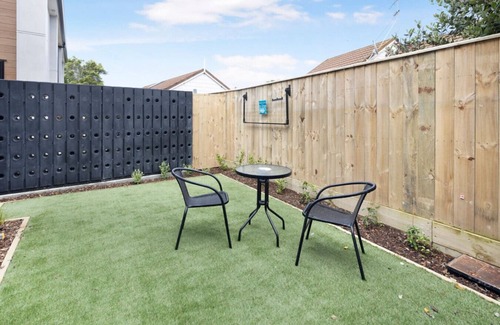 Lower Hutt House | The Charming Getaway: 1BR Home