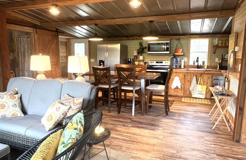 Thomas Drive Cottage | The Charming Cottage at Cypress Pond PCB