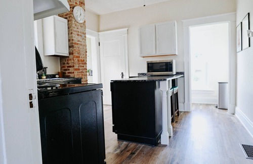 Dry Ridge House | The Charming Vintage Retreat: Century-Plus Cozy Home