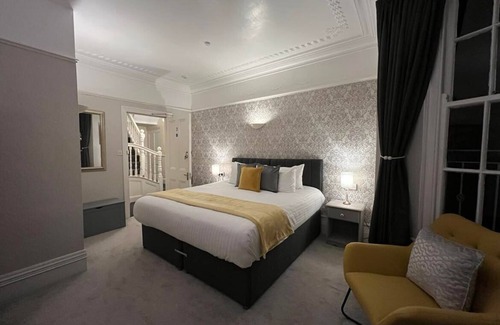 Torquay Bed & Breakfast | The Charterhouse