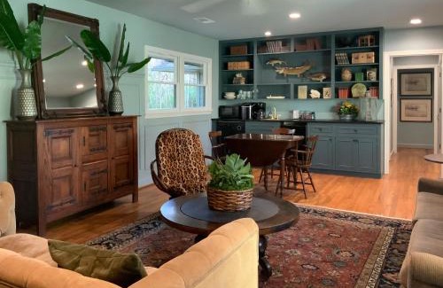 Waxahachie Bed & Breakfast | The Chaska House & Cottages