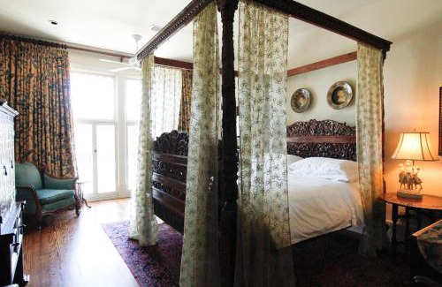 Waxahachie Bed & Breakfast | The Chaska House & Cottages