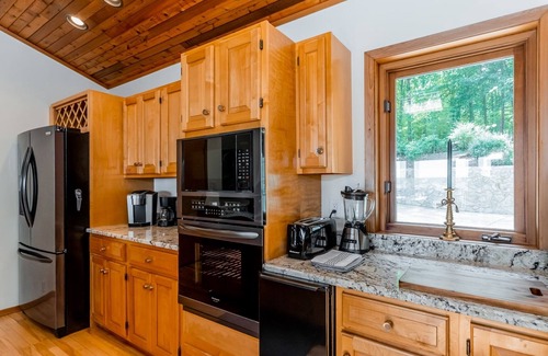 Littleton House | The Chateau at Ferncliff | Beautiful Main Lake Views | 3-Night Minimum