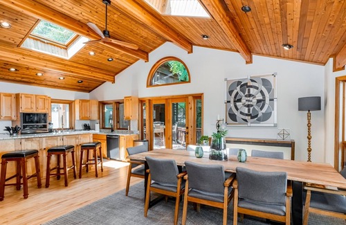 Littleton House | The Chateau at Ferncliff | Beautiful Main Lake Views | 3-Night Minimum