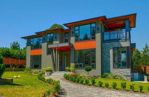 Burnaby House | The Chateau