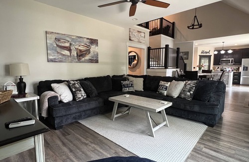 Gilbertsville House | The Chateau Relaxo 4BR 4-1/2BA Open Concept on Kentucky Lake