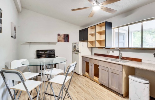 Manchaca House | The Chateau Unit B