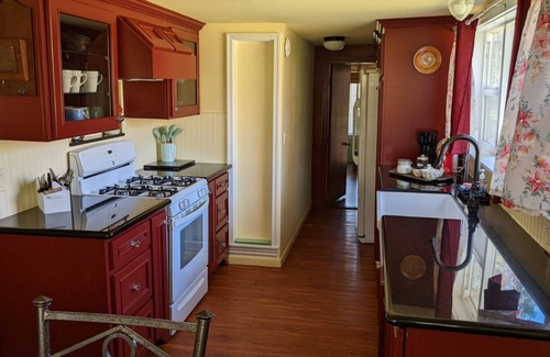 Dunlap Cabin | The Cheerful Hollies Cottage