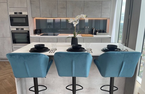 Castlefield Apartment | The Chelsea Suite Manchester City Centre