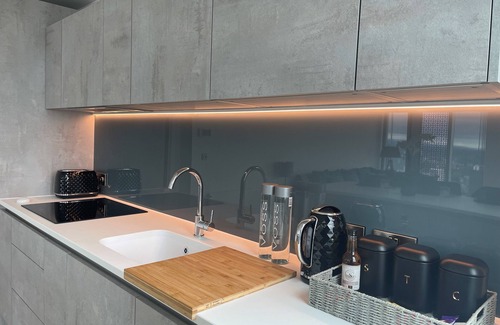 Castlefield Apartment | The Chelsea Suite Manchester City Centre
