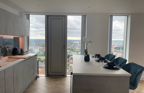 Castlefield Apartment | The Chelsea Suite Manchester City Centre