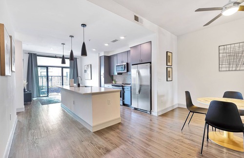 Texas Medical Center Apartment | The Chelsey: Haven w Gym&Pool