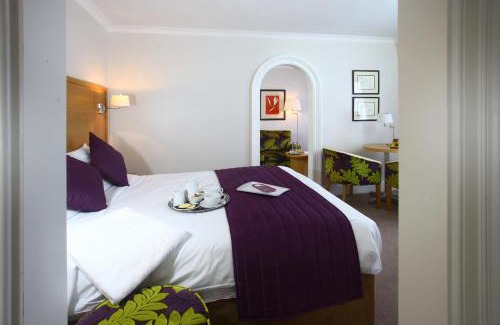 Newbury Hotel | The Chequers Hotel