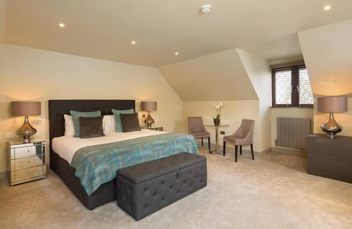 Wooburn Moor Hotel | The Chequers inn