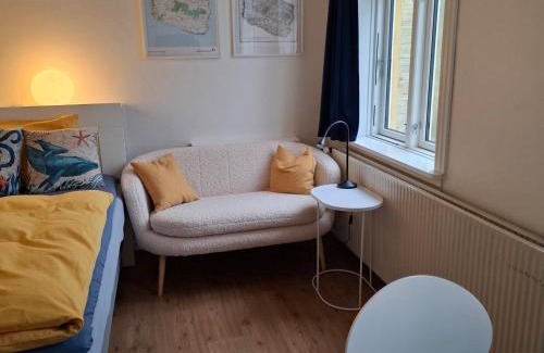 Arnager House | The Cherry Apartment - 'Den Gule Svane' Guest House near Rønne & Beach