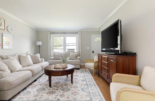 Mayfield House | The Cherry House 3Bd 1B