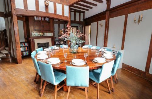 Peterborough House | The Chestnuts